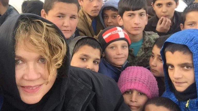 Anne Chaon à Mazar-i-Sharif, en marge d'un buzkashi, dans le nord de l'Afghanistan en mars 2018