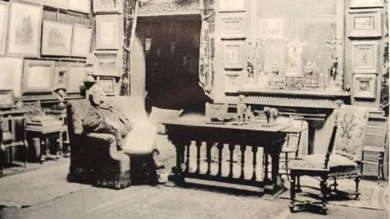 A. Chauchard dans son hôtel - BHVP, 4-BIO-03403